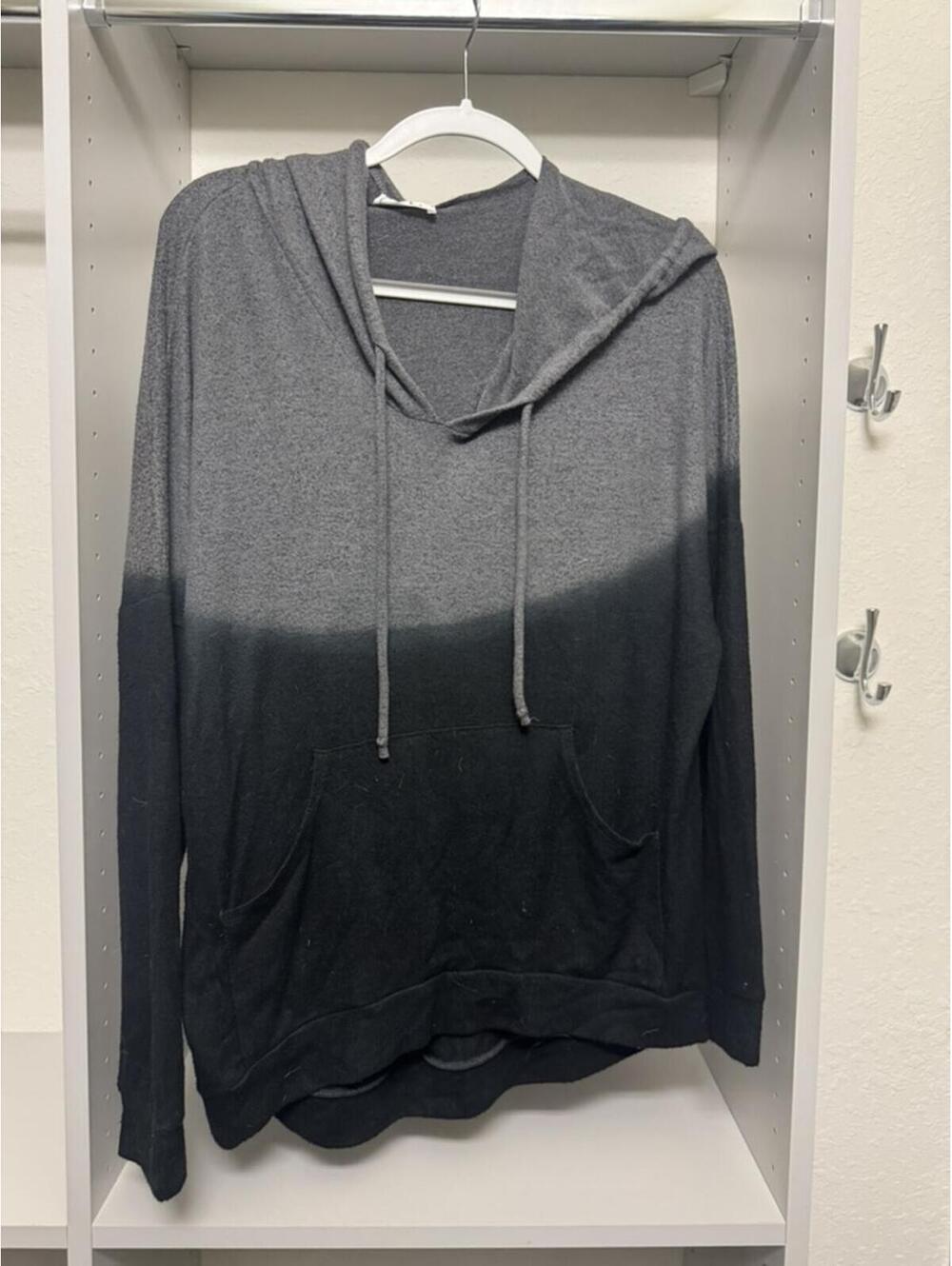 Enti Ombre Gray to Black Hooded Pullover Sweater